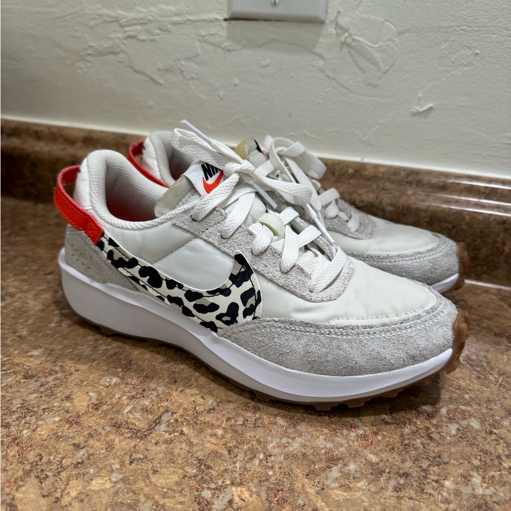 Nike waffle debut running shoes